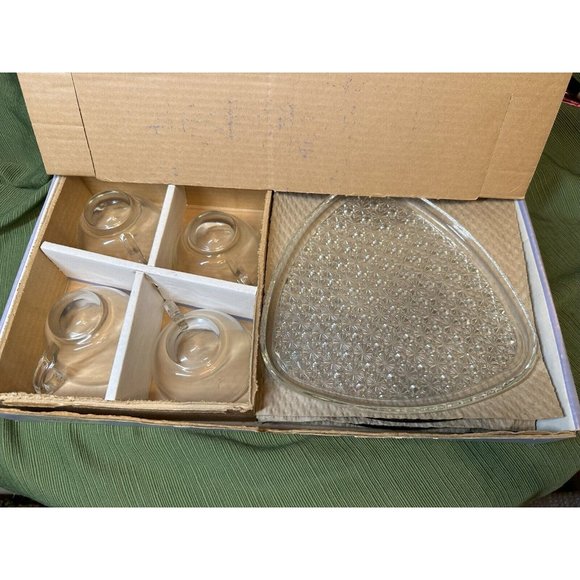 Vintage Indiana Glass Clear Daisy and Button Luncheon/Snack Plate and Cup Sets - Picture 4 of 9